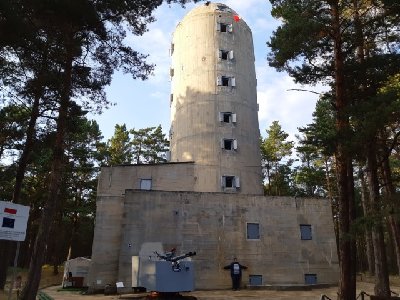 Wieża kierowania ogniem baterii Schleswig-Holstein na Helu.