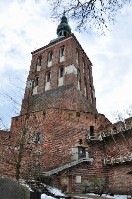Wieża Radziejowskiego z oktagonalnym bastionem - i skrytką.