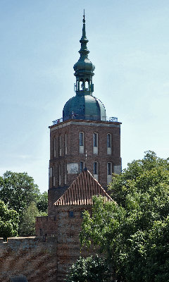 Trzy wieże - widok z wieży wodnej na wieże Radziejowskiego i Kopernika.