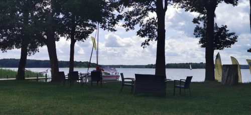 Knajpa na świeżym powietrzu o  <br /> nazwie "z pastwiska na talerz