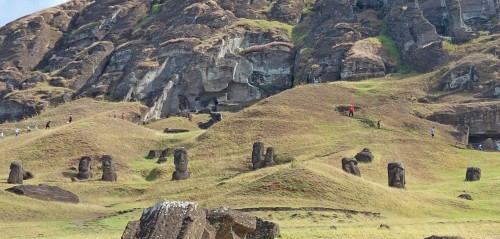 25 Rano Raraku 3.jpg