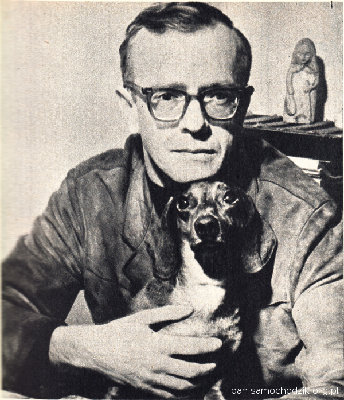 Zbigniew Nienacki ze swoim ulubieńcem (Płomyk)