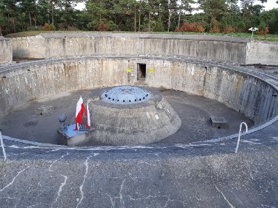 A na koniec pojechaliśmy obejrzeć stanowiska prawdziwych dział Navarony. Skala jest nieporównywalna.