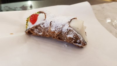 Wyborne cannoli z serkiem ricotta.