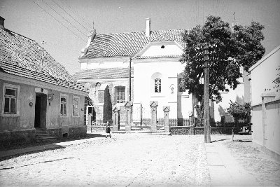 Widok na Klasztor od ulicy Narutowicza (dawniej Mniska / Mnisza / Klasztorna) po pożarze w 1922. Zdjęcie zrobiono w 1939 roku.