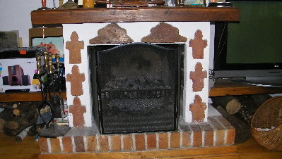 Kominek zawierające elementy z zamku z Radzynia Chelmiskiego.