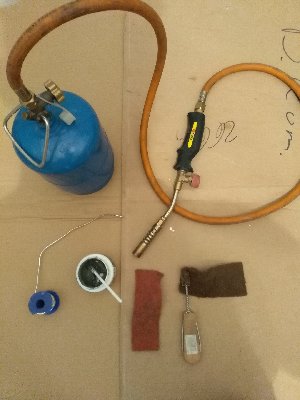 POTRZEBUJEMY ,BUTLE TURYSTYCZNA ,PALNIK,OBCINACZ DO MIEDZI ,PASTE LUTOWNICZA ,LUT,CZY¦CIK.SZCZOTKE DO CZYSZCZENIA.