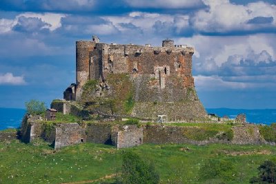 vue-du-chateau-de-murol.jpg